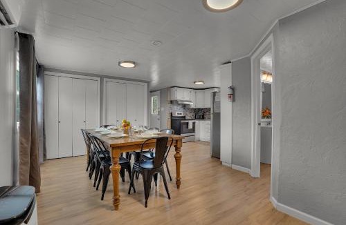 Mount Aetna House | Nature Haven Pond,Pool and Hot Tub