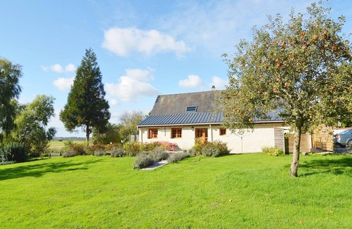 Saint-Germain-du-Pert Cottage | Nature Hideaway in St Germain du Pert