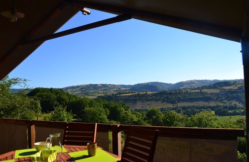 Bessuejouls Cottage | NATURE LODGE TENT WITH STUNNING VIEW