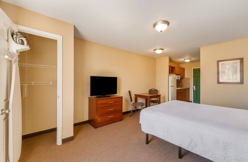 Pleasanton Hotel | Nature Lover's Delight: Room Near Local Attractions & Pond