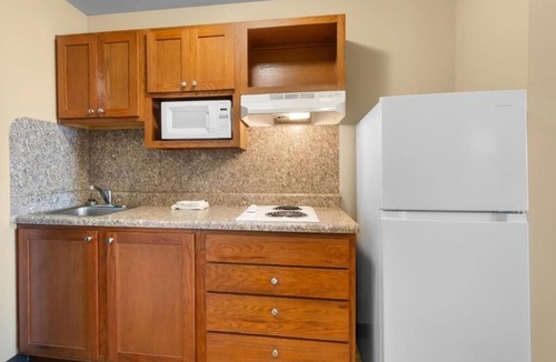 Pleasanton Hotel | Nature Lover's Delight: Room Near Local Attractions & Pond