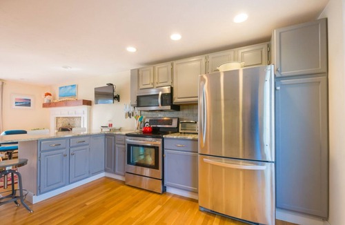 Mashpee House | Nature Lover's Pondside Getaway