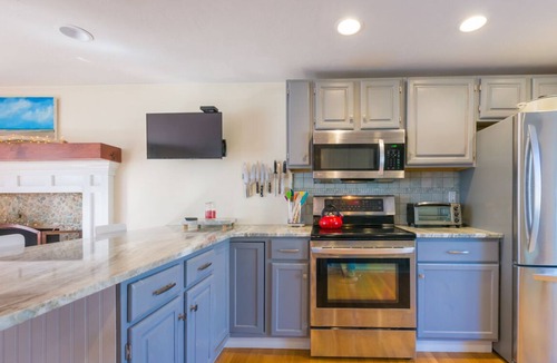 Mashpee House | Nature Lover's Pondside Getaway