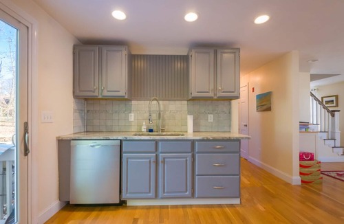 Mashpee House | Nature Lover's Pondside Getaway