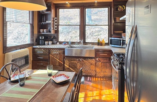 Eureka Springs Historic District Cottage | Nature Lovers Cottage