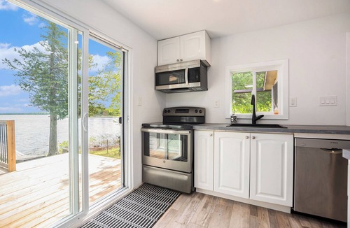 Rideau Lakes Ski Chalet | Nature Lovers - Waterfront - Lower Rideau Lake - Pet-Friendly!