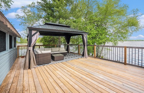 Rideau Lakes Ski Chalet | Nature Lovers - Waterfront - Lower Rideau Lake - Pet-Friendly!