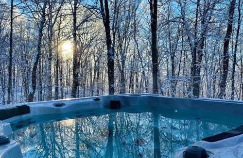 St-Adolphe-d'Howard House | Nature retreat with HOT TUB and lake access & watercraft