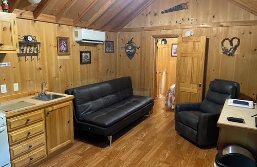 Hallsville Cabin | Nature Retreat