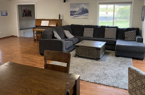 Oak Harbor House | Nature's Backyard Ocean Getaway