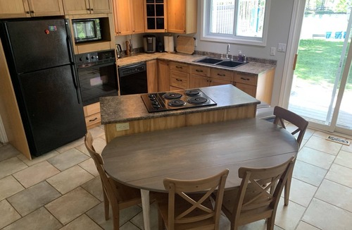 Rama Cottage | Nature's Cottage Washago - Beautiful Private Waterfront property with Hot Tub