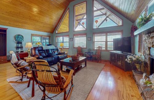 Murphy House | Nature's Embrace Cabin