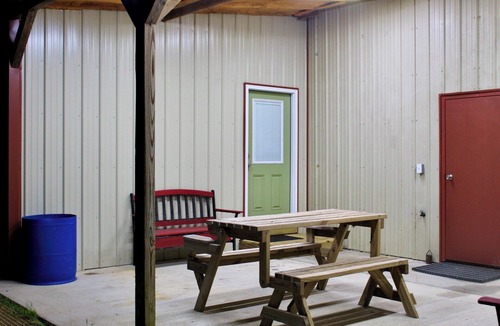 Salem House | Nature's Getaway