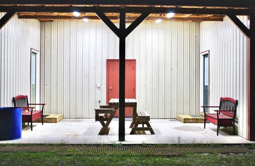 Salem House | Nature's Getaway