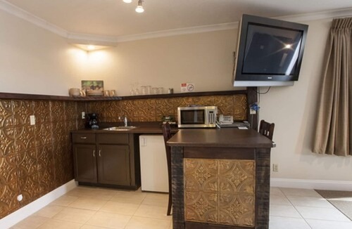 Red Lake Hotel | Nature's Inn Red Lake