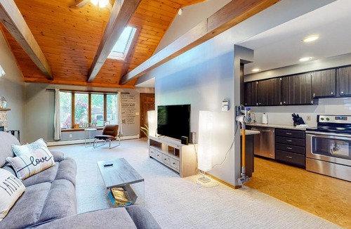 Damariscotta House | Nature's Nook