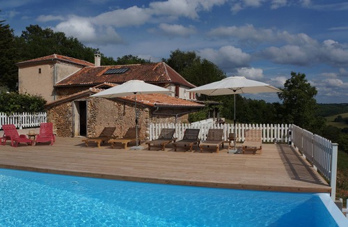 Manzac-sur-Vern House | Nature's only environment