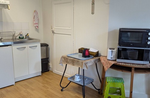 Bucy-Saint-Liphard Cottage | Nature stay near Orleans with animals and pond
