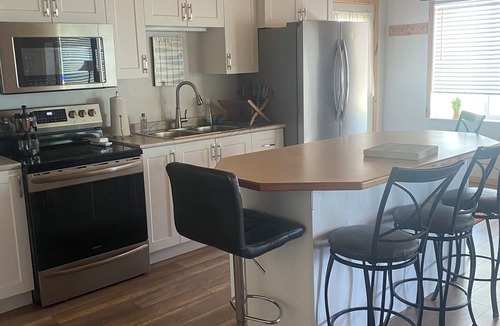 Kingsville Cottage | "Nature Wakes, You Rest". Never pay a cleaning fee!