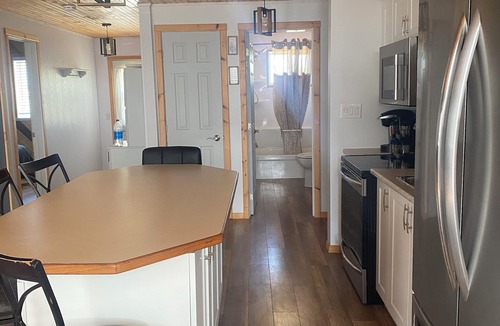 Kingsville Cottage | "Nature Wakes, You Rest". Never pay a cleaning fee!