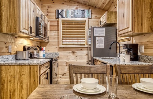 Cosby Cottage | Natures Getaway -Pickleball Court, Creek, WIFI, Mountain Views, Starting at $79