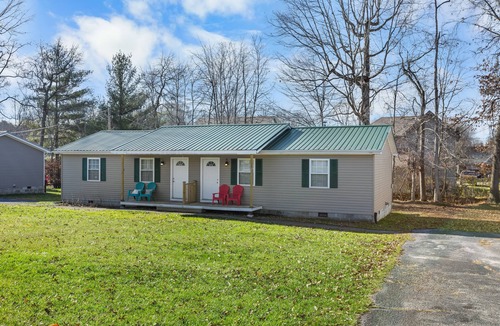 Stanton House | Nature’s Nook l Cozy 2BR l 15 min to RRG l WI-FI