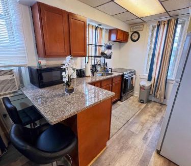 Munhall Apartment | Natvy Alpha Suite - 3 Bedroom