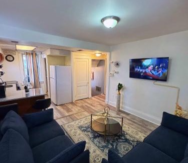 Munhall Apartment | Natvy Alpha Suite - 3 Bedroom