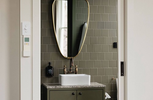 Parkville Hotel | Naughtons Hotel