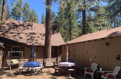 Bijou Pines Cabin | “Naughty but Nice" Knotty-Pine Cabin
