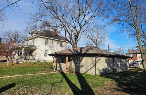 Joplin House | Nautical 3-bedroom house in downtown Joplin, close to shopping and coffee shops.