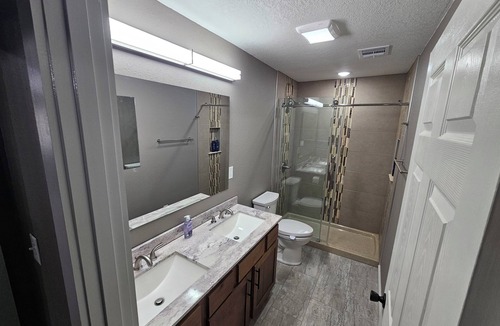 Joplin House | Nautical 3-bedroom house in downtown Joplin, close to shopping and coffee shops.