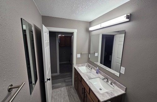 Joplin House | Nautical 3-bedroom house in downtown Joplin, close to shopping and coffee shops.