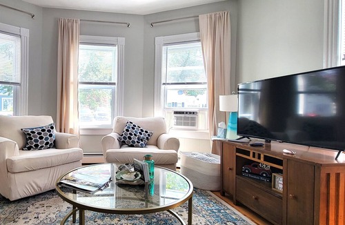 Bristol Apartment | Nautical Nook | Serene 3BR Apt Downtown by Harbor