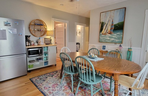 Bristol Apartment | Nautical Nook | Serene 3BR Apt Downtown by Harbor