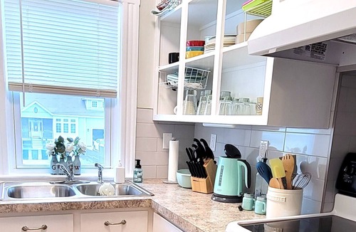 Bristol Apartment | Nautical Nook | Serene 3BR Apt Downtown by Harbor