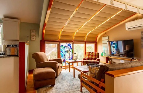 Bristol Apartment | Nautically themed apartment with Ocean View