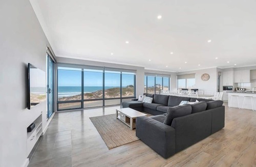 Middleton House | Nauticus - 82 Surfers Parade Middleton