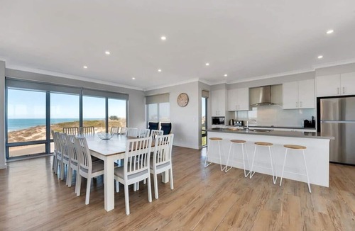 Middleton House | Nauticus - 82 Surfers Parade Middleton