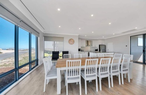 Middleton House | Nauticus - 82 Surfers Parade Middleton