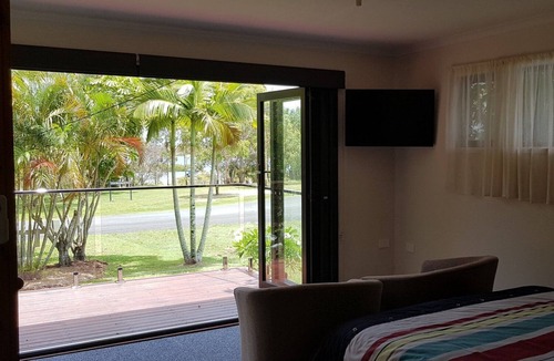 Tin Can Bay House | Nautilus Cottage Tin Can Bay