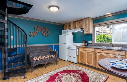Lincoln City Apartment | Nautilus - Cute beach lodging, kitchen, fireplace