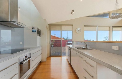 Lakes Entrance House | Nautilus | Modern Lakeside Escape