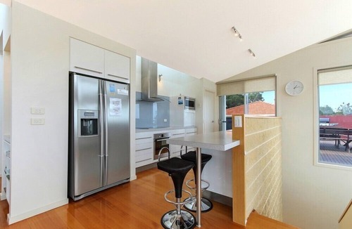 Lakes Entrance House | Nautilus | Modern Lakeside Escape