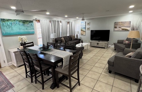 Navarre Beach Condo | Navarre Manor: Steps from the beach!