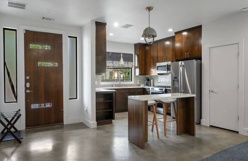 Central East Austin Villa | Navasota Luxury Villa