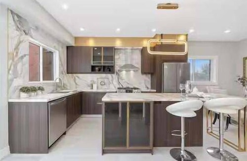 Richmond Hill House | Navigate Stays Canada Luxury Hot Tub Retreat Home