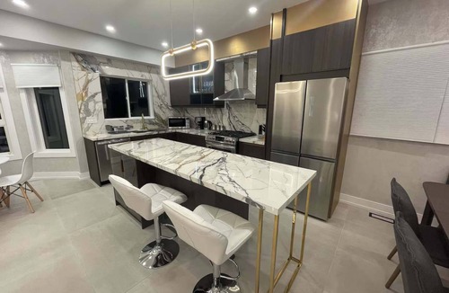 Richmond Hill House | Navigate Stays Canada Luxury Hot Tub Retreat Home