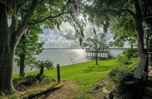 Barrett House | Navigate Stays one-of-a-kind Waterfront Retreat