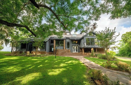 Barrett House | Navigate Stays one-of-a-kind Waterfront Retreat